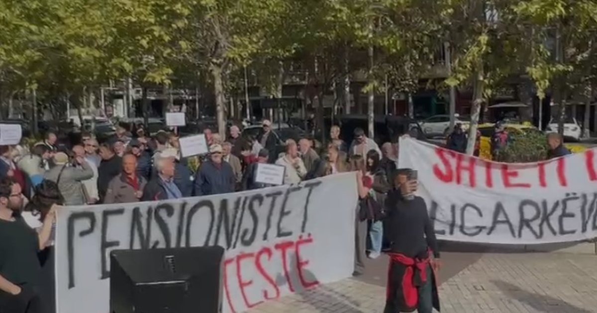 Minatorët e Spaçit protestojnë përpara Kuvendit: Na njihni kontratën kolektive