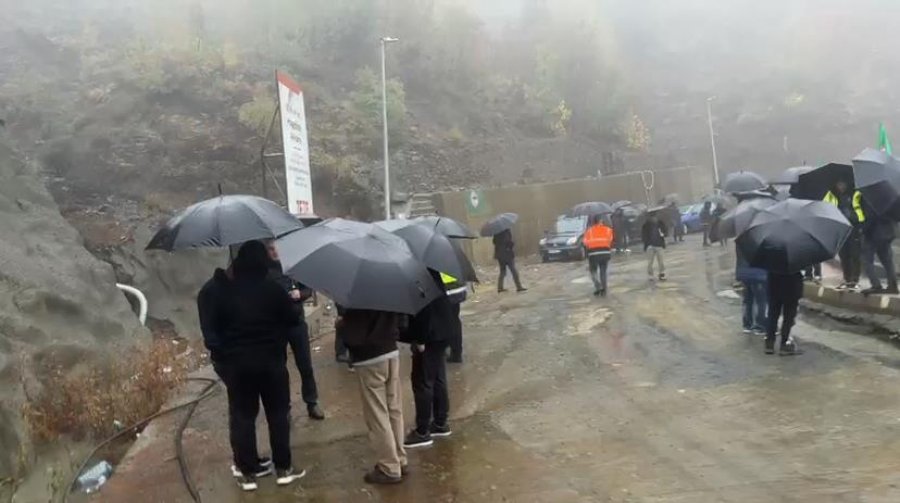 Minatorët e Spaçit vijojnë protestën në ditën e 13-të, ende pa përgjigje nga kompania