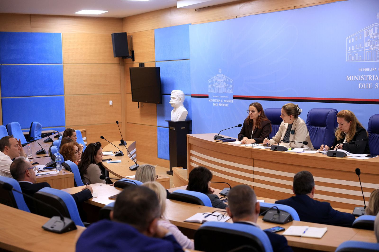 Ministria e Arsimit nis përgatitjet për Maturën Shtetërore 2026