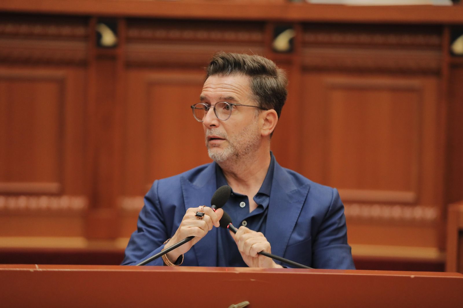 Monopatinat ende në qarkullim, Braçe ironizon Koçiun dhe Prodën