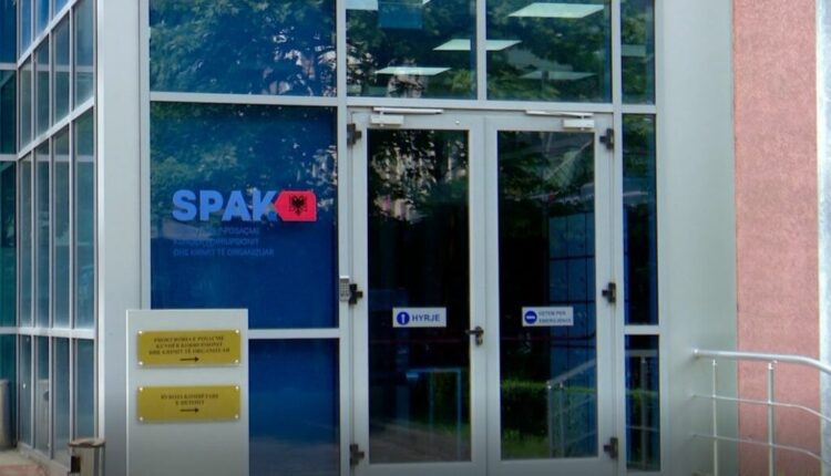 Morën 30 mijë lekë ryshfet, SPAK kërkon nga 2 vite burg për 3 ish-zyrtarët