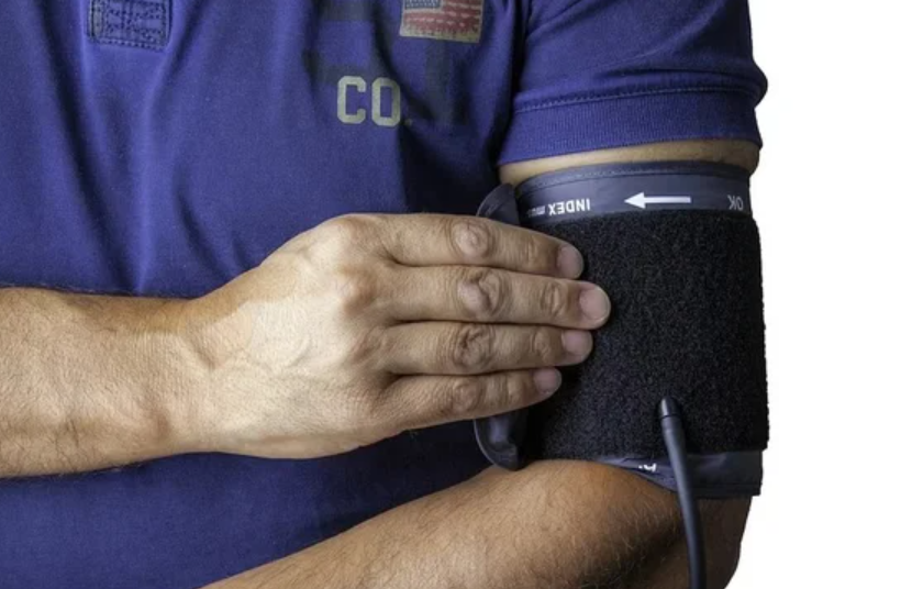 Mos i neglizhoni, këto shenja në fytyrën tuaj tregojnë se keni hipertension