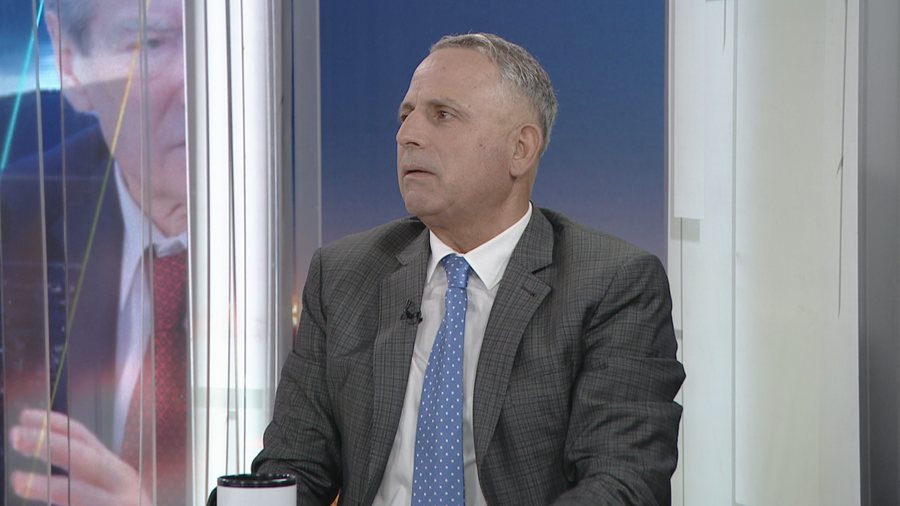 “Nano një politikan modern”, Qafoku: Pinte 60 cigare në ditë, Nexhmije Hoxha më tha e prishi demokracia