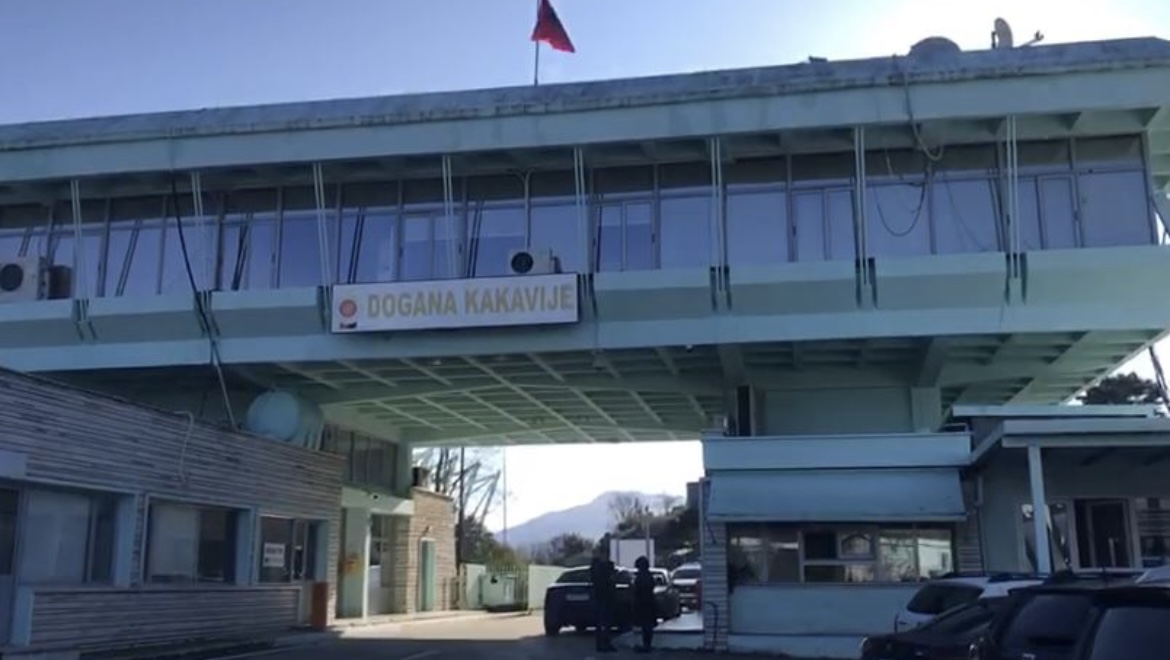 Ndalohet për disa orë kalimi në Kakavijë/ Grevë në doganën greke, ja oraret e bllokimit