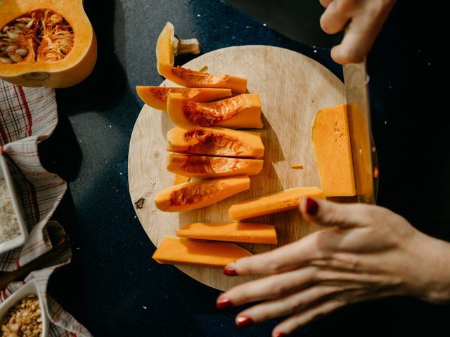 Ndihmojnë trupin dhe mendjen të përballojë ndryshimin e stinëve, 7 ushqimet që duhet t’i keni patjetër në tryezë