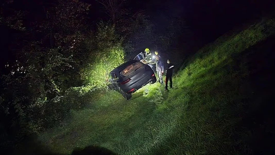 Ndoqi udhëzimet e GPS, turisti në Itali e gjen veten në buzë të një shkëmbi