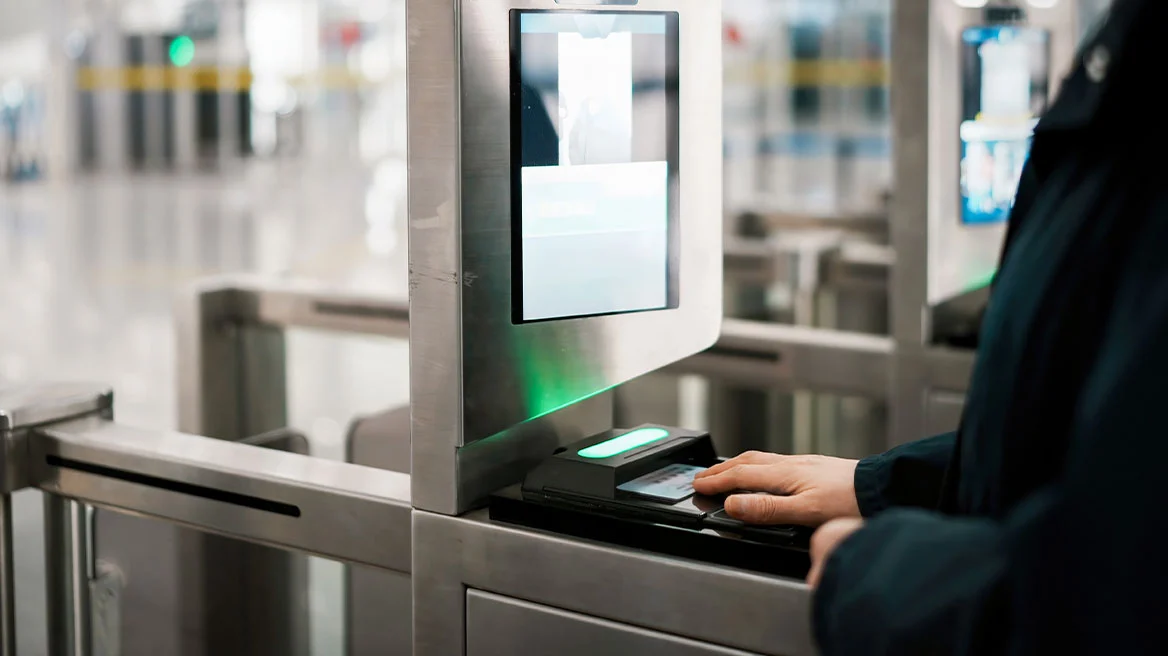 Ndryshime për udhëtarët jo-BE/ Evropa heq vulat e pasaportave, ja si do të kryhen kontrollet në kufi