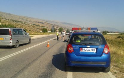 Në Libohovë dhe Këlcyrë, policia ndalon dy të mitur pa patentë në makinë