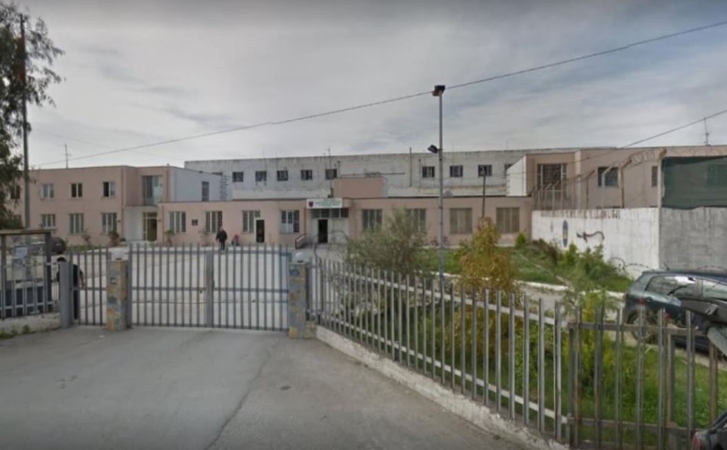 Në qeli politikanë dhe persona të rrezikshëm, kontroll i befasishëm në burgun e Durrësit. Ja çfarë u gjet