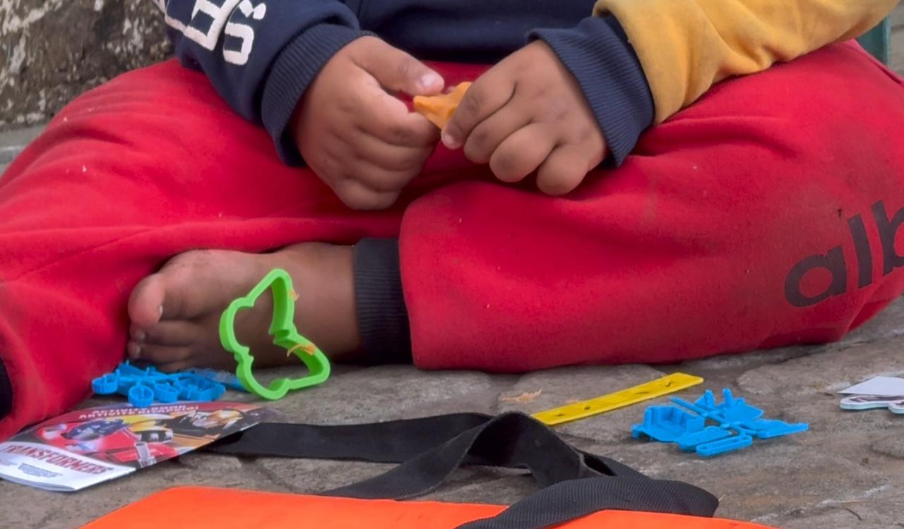 Në vend të ndihmës, bashkia kërcënon: Mos u anko në media, do të marrim fëmijët – VIDEO