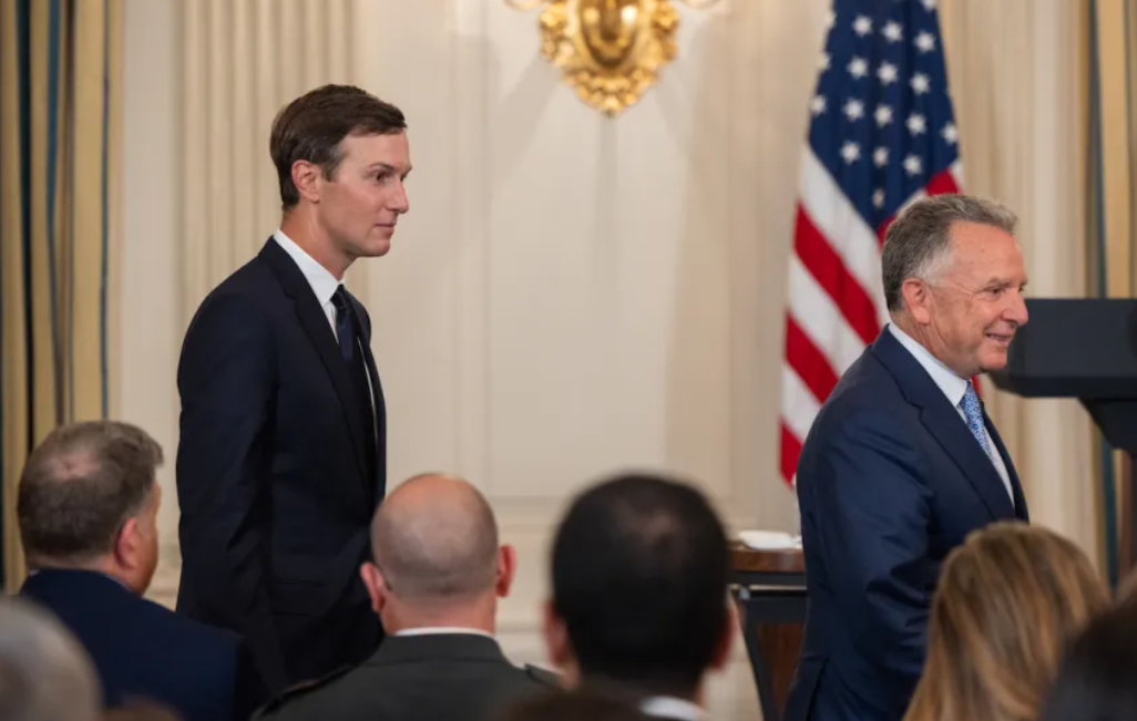Negociatat për fundin e luftës, Jared Kushner dhe Steve Witkoff mbërrijnë në Egjipt. Sot skadon ultimatumi i Trump