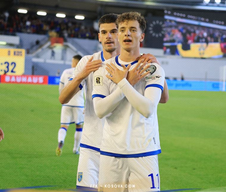 Nga Asllani te Vlahovic, Barça kërkon një zëvendësues për Lewandowskin