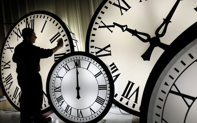 Nga goditjet në tru te aksidentet rrugore, si ndikon ndryshimi i orës tek ne