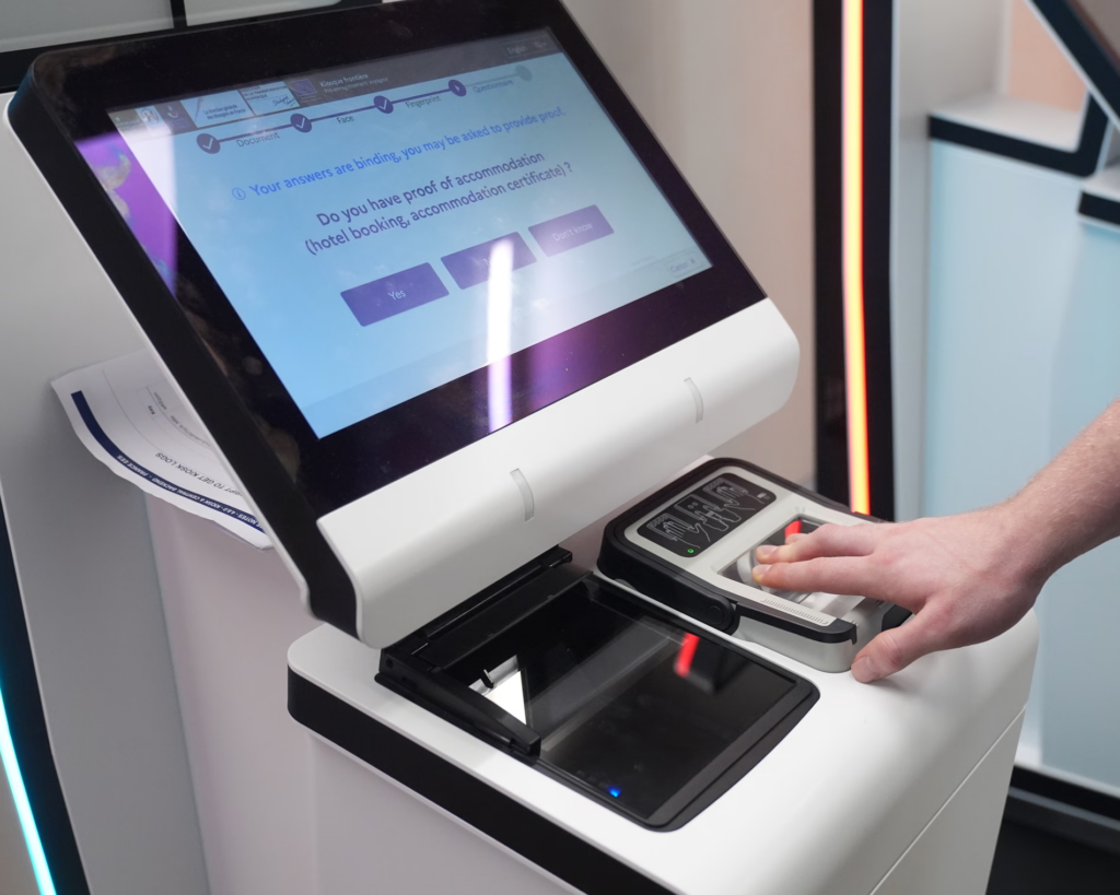 Nga sot, qytetarët e vendeve jashtë BE do të identifikohen në mënyrë biometrike