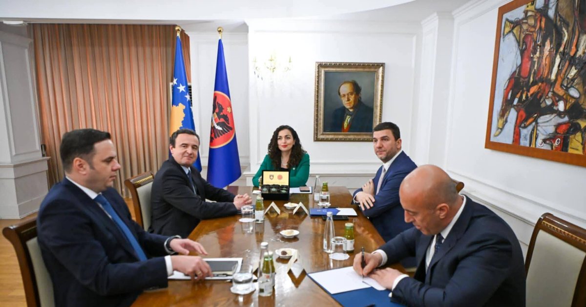 Ngërçi për qeverinë e re në Kosovë, Vjosa Osmani mbledh krerët e partive pas dështimit të Kurtit