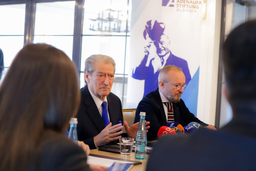 Nis “shkolla” në PD, Berisha mëson deputetët e rinj: Mos shkëpusni lidhjet me zgjedhësit