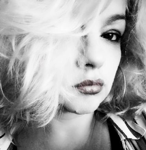 Një grue rreth të 40-tave e ka jetu ferrin e parajsën, nuk ka frikë!