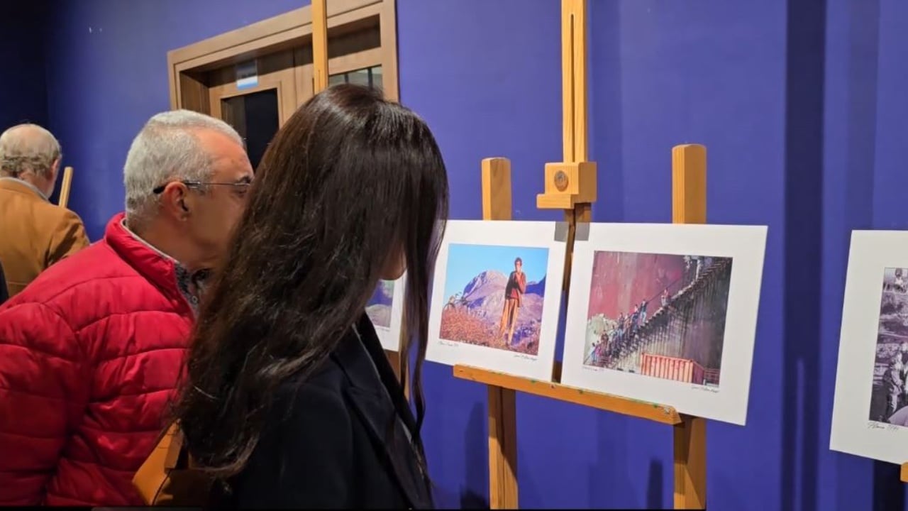 “Një popull në lëvizje”, ekspozita fotografike me pamjet e kohëve të varfërisë së Shqipërisë 1994