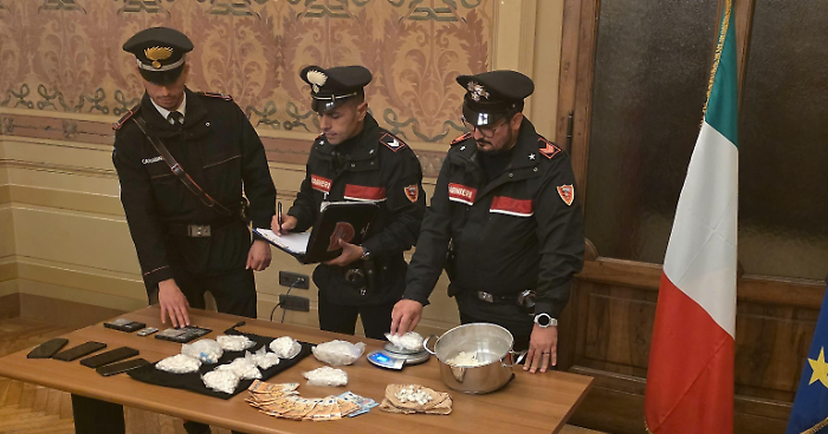 Njëri “e transportonte” drogën me biçikletë, tjetri e ruante në shtëpi, arrestohen dy të rinj shqiptarë në Itali