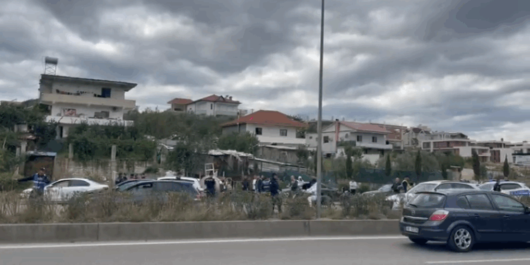 Nuk i ndaloi “Shqiponjave” dhe përplasi disa makina tek Liqeni i Thatë, Policia: Imer Krashi mbante 3 emra