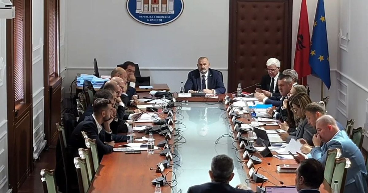 “Numërim i votave në qendrat e votimit”/ Propozimi i PS për Reformën Zgjedhore: Të mos grumbullohen në KZAZ