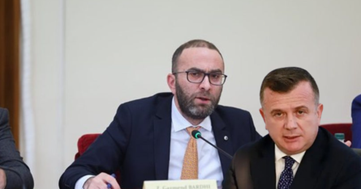“O zar do shkosh në burg!” DEBAT në Konferencën e Kryetarëve, Bardhi përplaset me Ballën, socialisti: Ik ore pirdhu