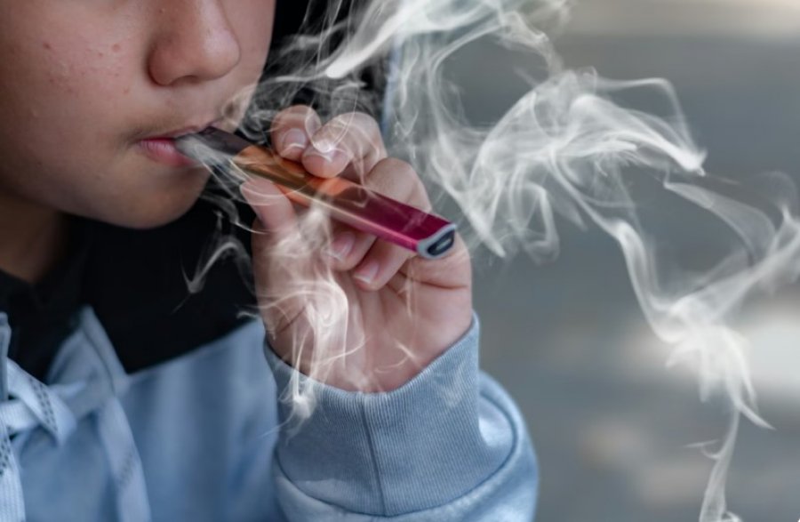 OBSH: 15 milionë adoleshentë në botë përdorin cigare elektronike