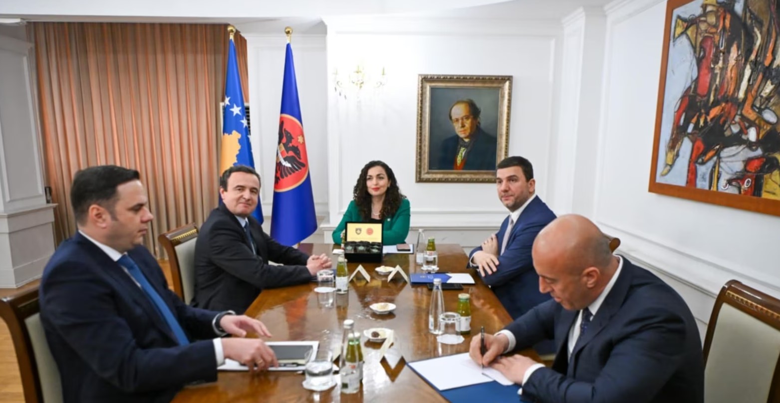 Osmani thërret krerët e partive, Presidentja vijon përpjekjet për zgjidhjen e krizës politike