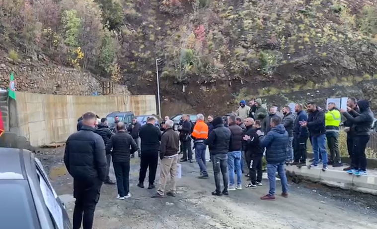 Pagat e ulëta dhe pasiguria në punë, miniatorët e Spaçit në ditën e 12 të protestës