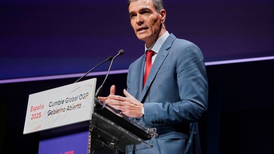 Paqja në Gaza/ Sánchez: S’nënkupton harresë ose pandëshkueshmëri ndaj Izraelit, embargoja e armëve dhe akuzat për gjenocid, në fuqi!