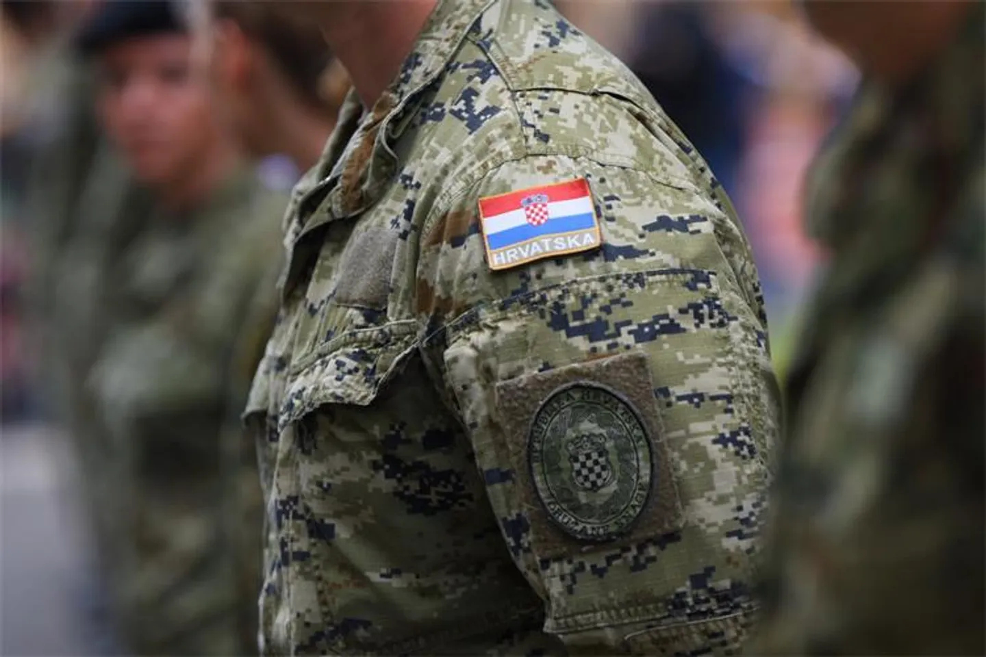 Parlamenti kroat votoi për rikthimin e shërbimit të detyrueshëm ushtarak