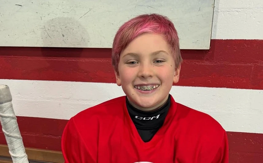 Pas vajzës së Pink, edhe djali i saj i lyeu flokët rozë (Foto)