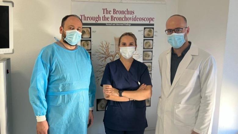 Për herë të parë në spitalin e Gjirokastrës, realizohet procedura moderne e ekzaminimit me bronkoskopi