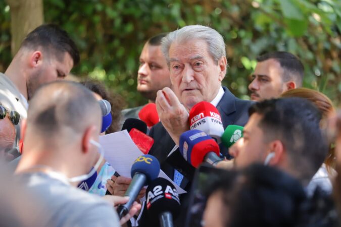 Përcaktohet nga Kryesia e vogël e PD lista me tre emrat e kandidatëve për Bashkinë e Tiranës. Vendimin e merr…