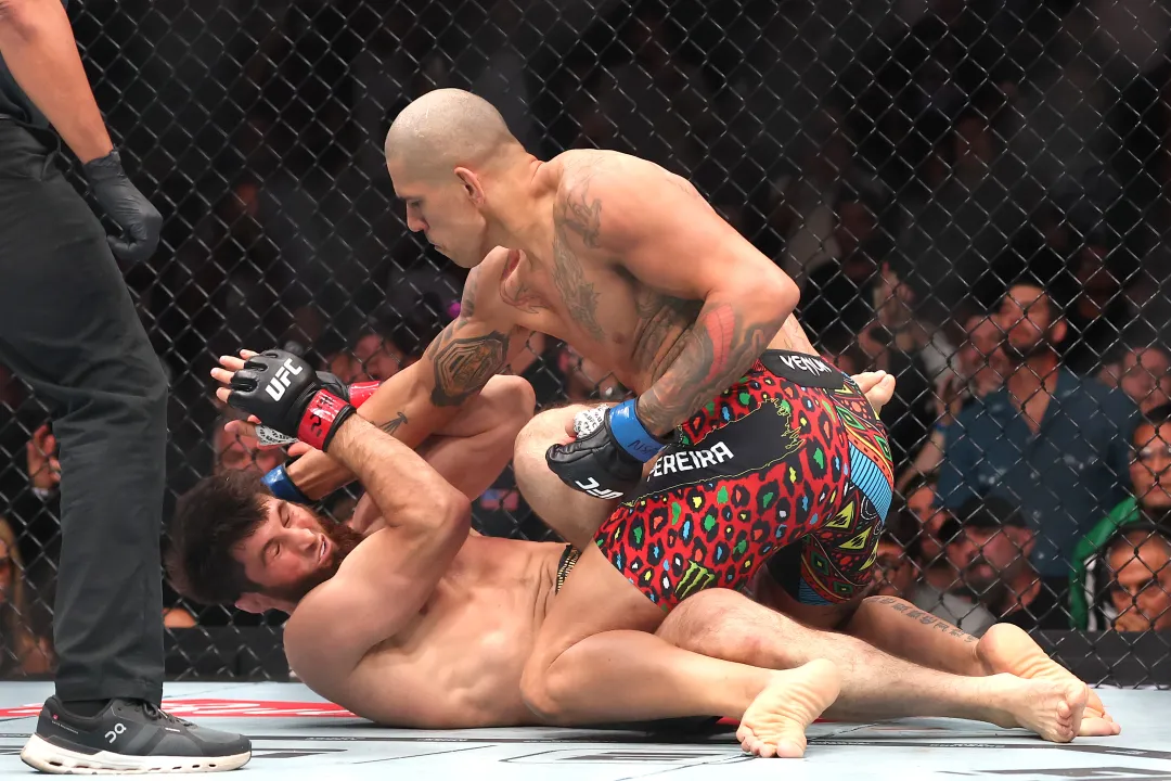 Pereira rikthehet kampion bote, i mjaftojnë 80 sekonda ndaj Ankalaev për të rimarrë titullin