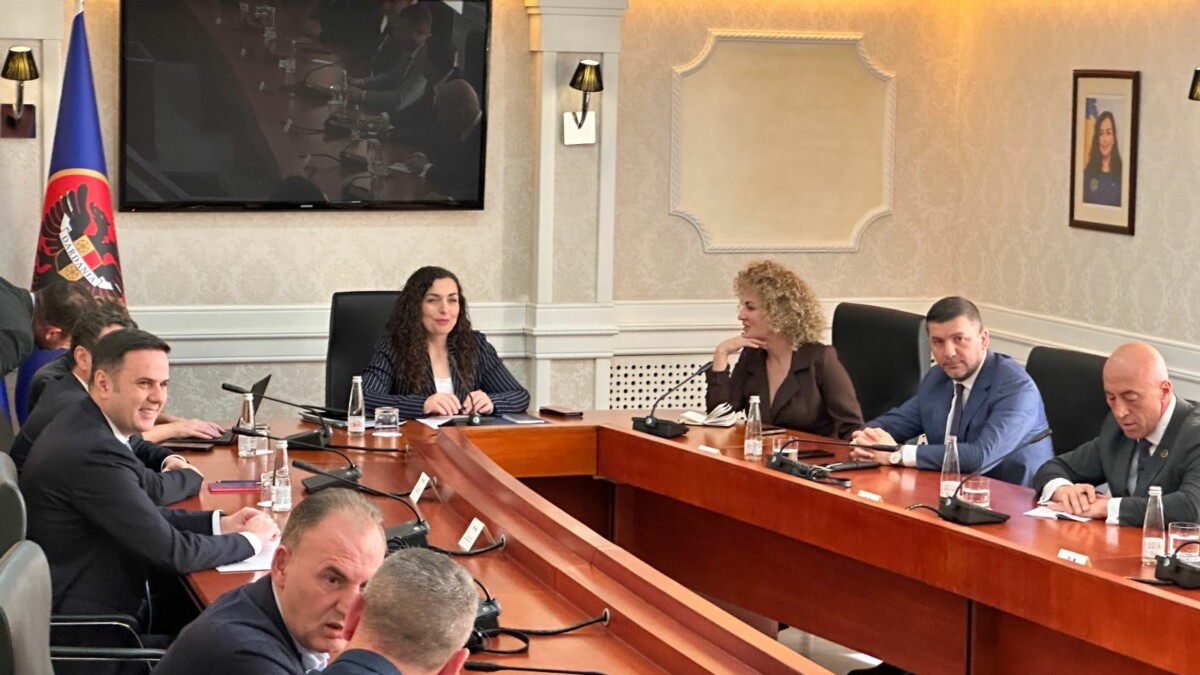 Përfundon takimi i presidentes Osmani me partitë, lihet e hapur mundësia e zgjedhjeve të reja