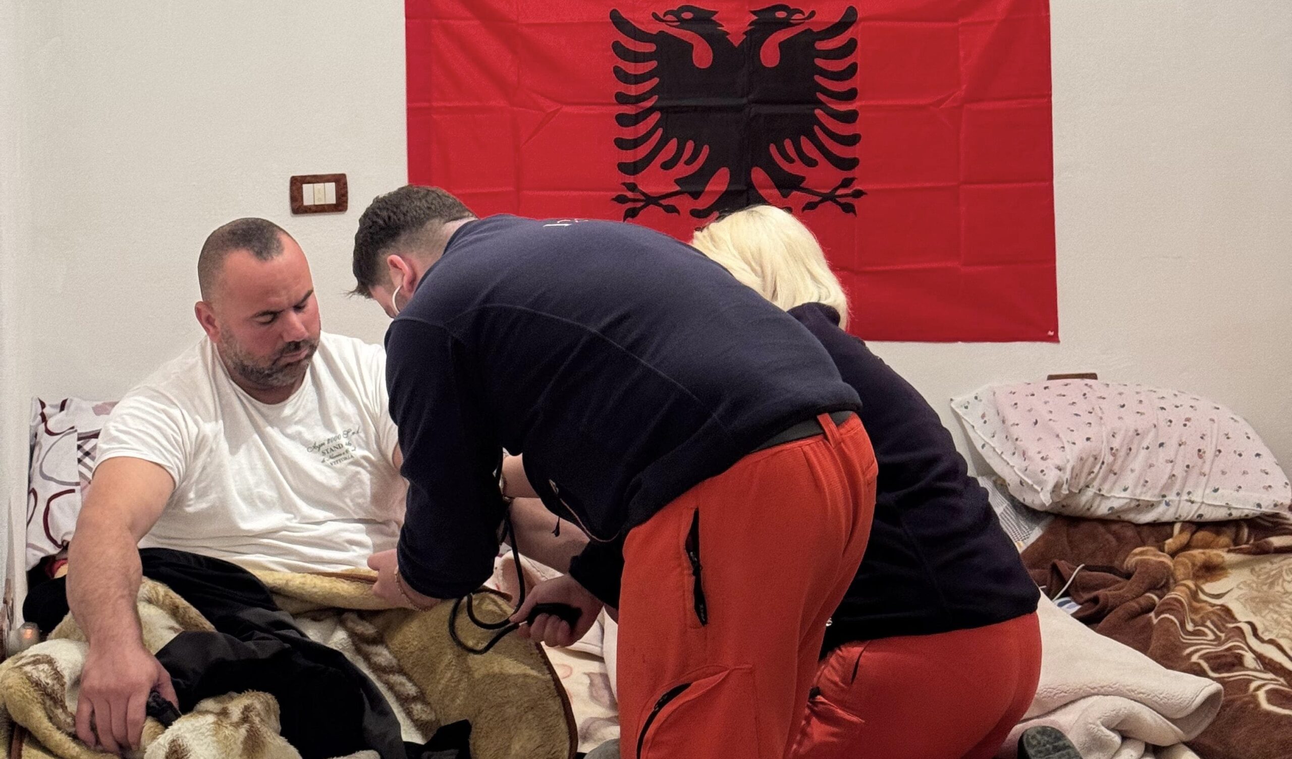 Përkeqësohet gjendja shëndetësore e grevistëve në Marinzë, ndërhyjnë mjekët