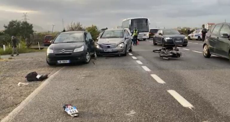 Përplasje e trefishtë në superstradën Lezhë–Milot, lëndohet rëndë drejtuesi i motorit