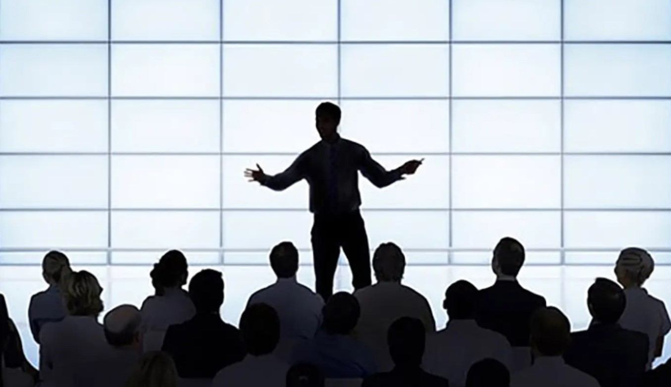 Përshtypja e parë që zgjat përgjithmonë – pa thënë asnjë fjalë