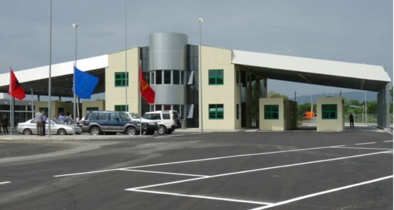 Pjesë e një grupi kriminal të trafikut të drogës dhe prositucionit, arrestohet në Muriqan/ EMRI