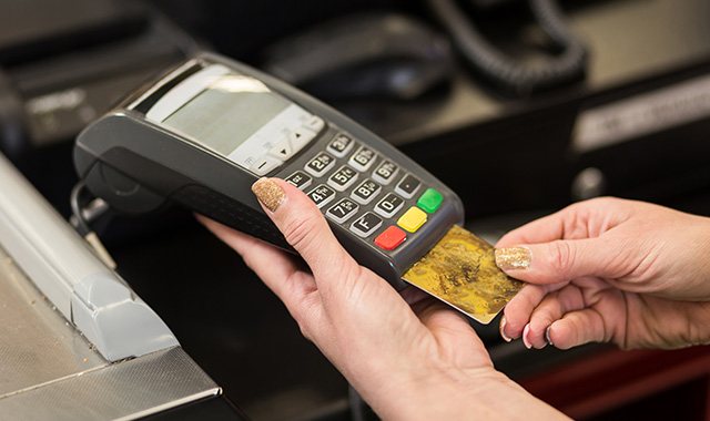 Plani për “eliminimin” e cash-it, Shoqata e Bankave mirëpret objektivin e qeverisë, por ka edhe kërkesa