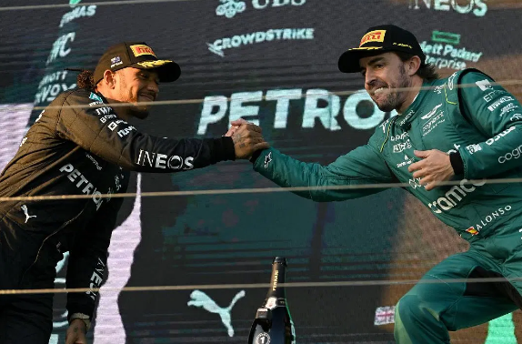 Polemika me frenat: Alonso akuzon, Hamilton e ironizon duke e krahasuar një personazh seriali