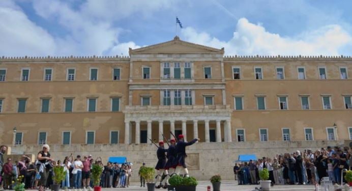 Polemika në Greqi për ndalimin e protestave pranë monumentit të Ushtarit të Panjohur