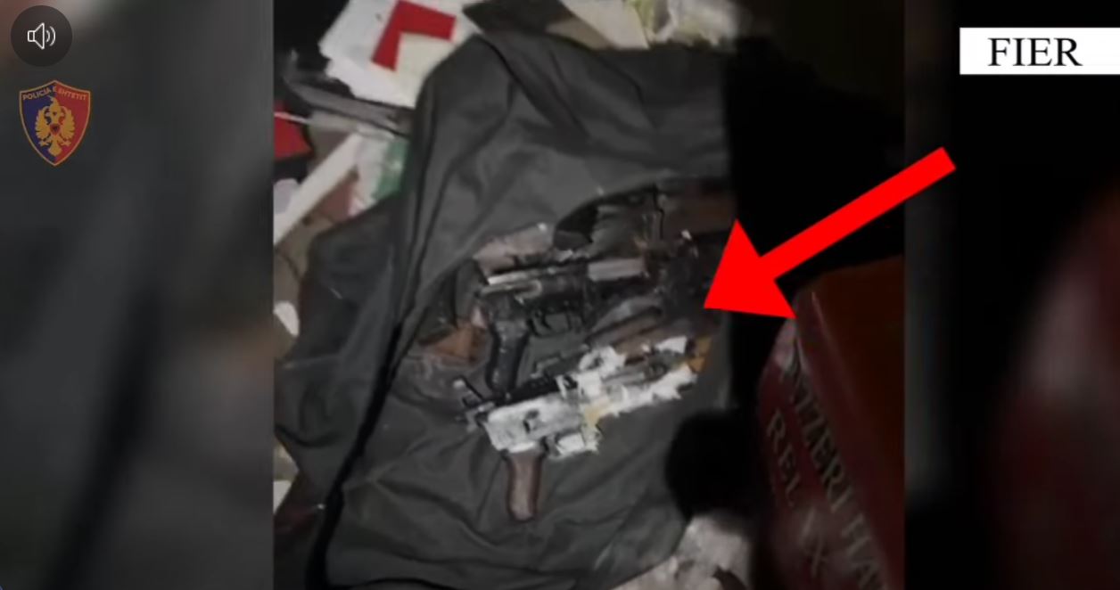 Policia zbulon një bazë kriminale me arsenal armësh dhe municionesh në lagjen “Kastriot” në Fier