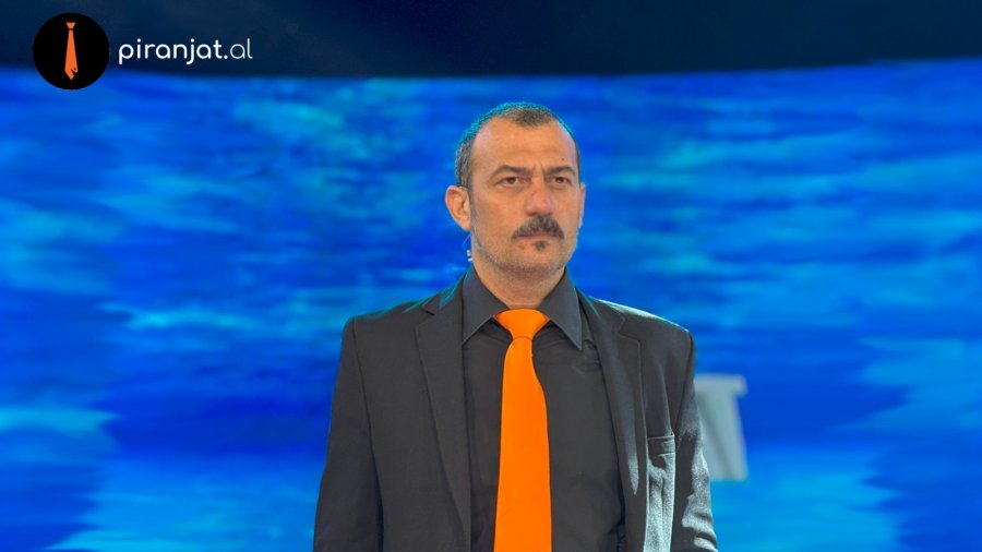 Politika e do artistin jo partner. Jo rival. Por dekor!