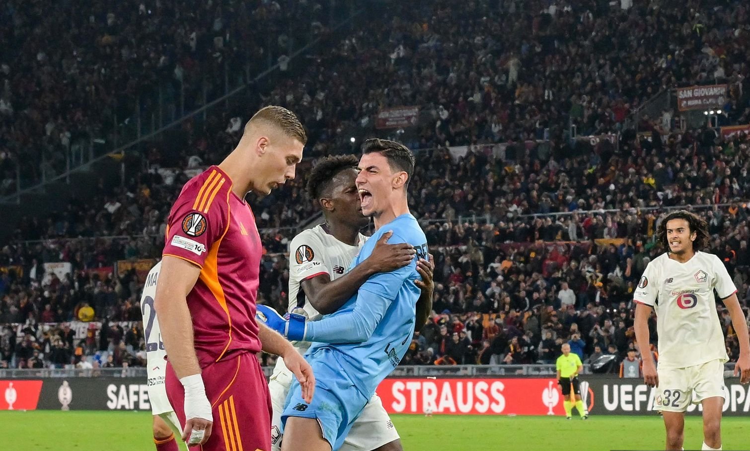 Portieri i Lille si SUPERMAN, Roma befasohet në shtëpi! Shikoni çmendurinë (VIDEO)