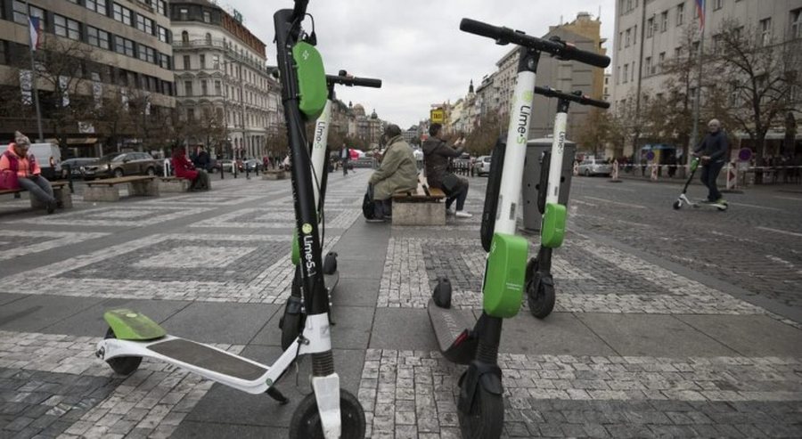 Praga si Tirana e Parisi, ndalon përdorimin e skuterave elektrikë