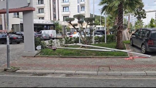 Pranga 19-vjeçarit që përplasi për vdekje me makinë këmbësoren në Kavajë