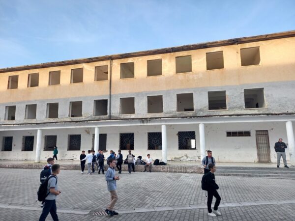 “Premtimet e qeverisë shqiptare kanë mbetur në letër”, BIRN: Nxënësit e Kukësit udhëtojnë drejt Prizrenit për arsim…