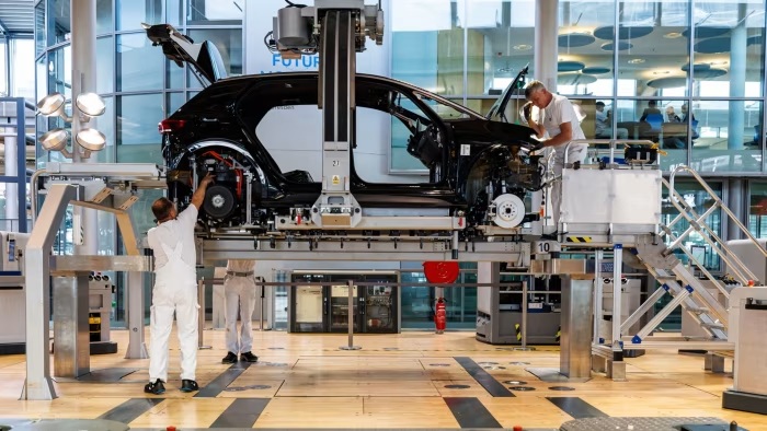 Prodhimi industrial i Gjermanisë bie në nivelet e 2005, sektori i automobilave pëson kolaps